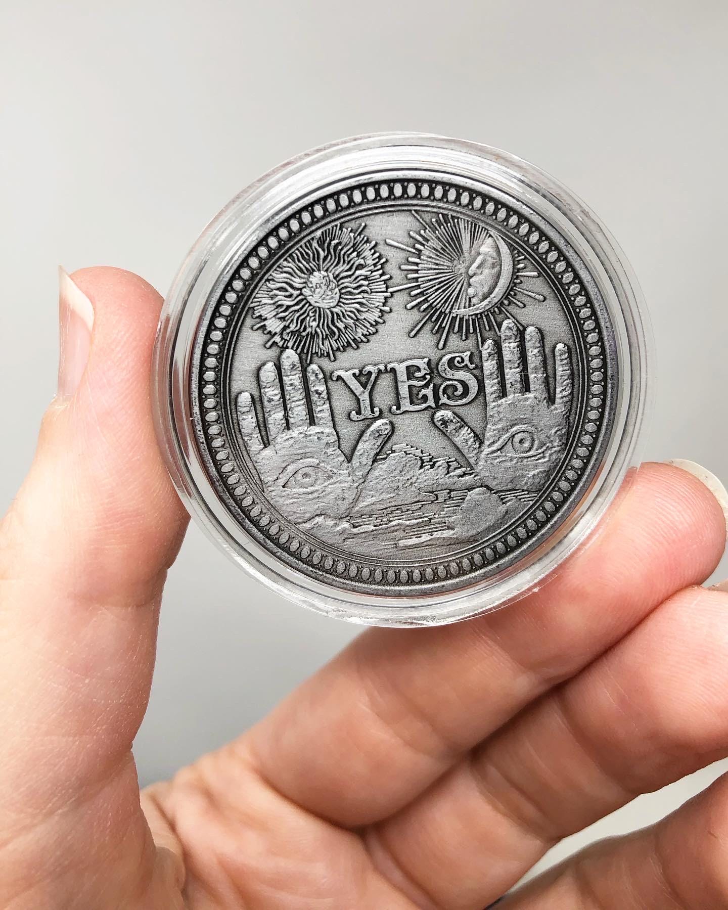 ウィジャカード1枚でイエスかノーかコインを投げて運命を占うラッキーフィジェット - シルバーオプション - Etsy 日本