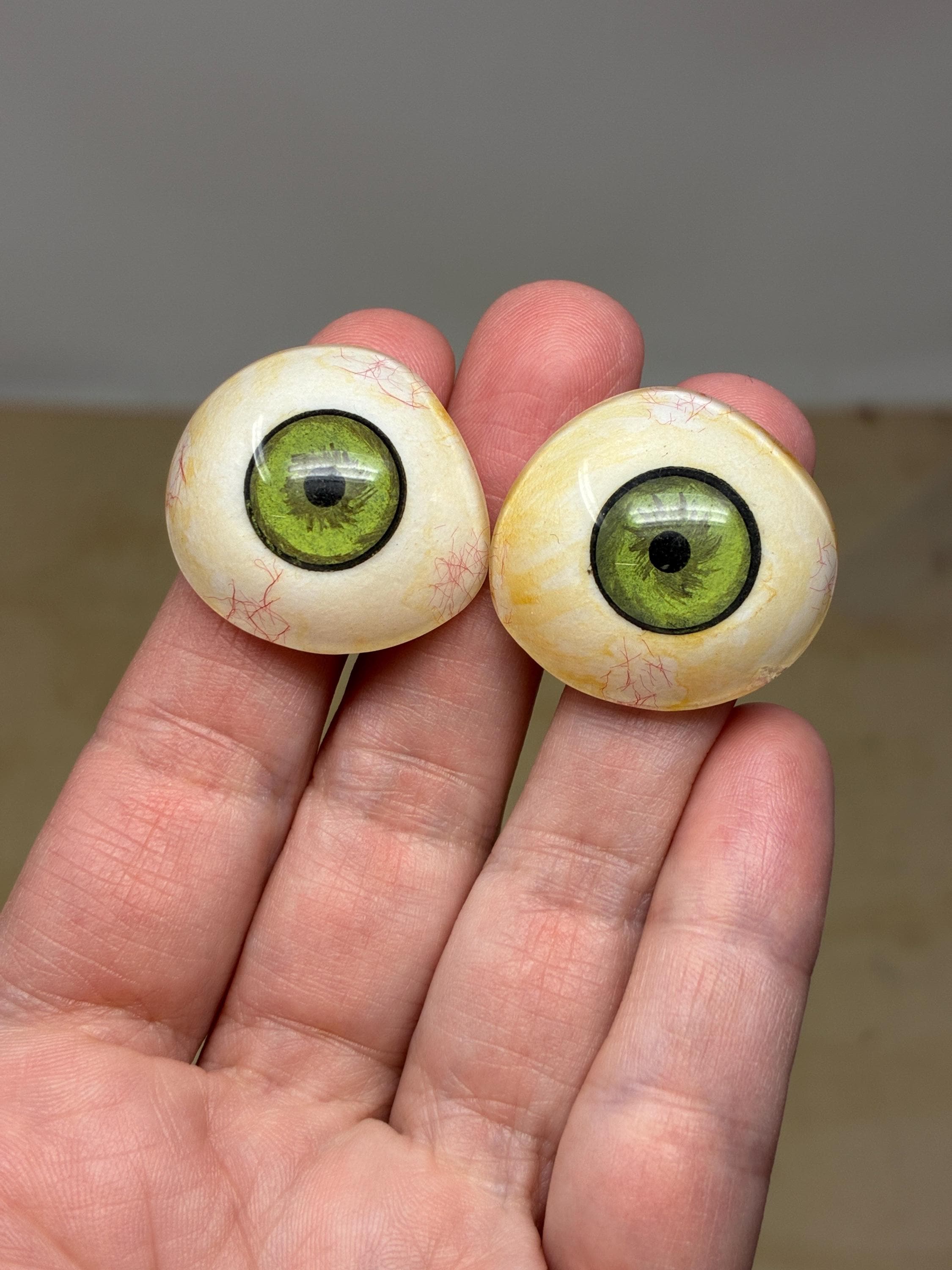 U-PICK SINGLE EYE! Human Acrylic Eye - for Crafting, Jewelry