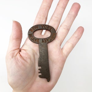 Enorme NY Insane Asylum Rusty Jail Cell Style grote sleutel - met ketting naar keuze - voor cosplay, filmrekwisieten, eigenaardigheden, medische collectie