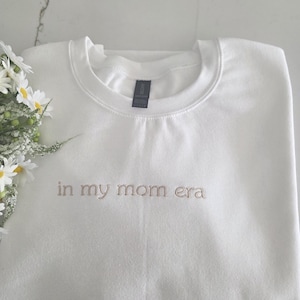 In My Mom Era Embroidered Sweatshirt, Cute Mama Embroidery Hoodie, Embroidered In My Mom Era Crewneck, Cool Mom Outfit, Mama Sweatshirt