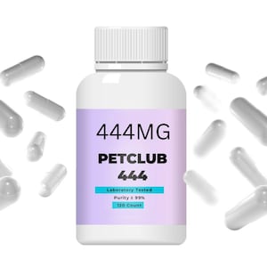 Pode incluir: Uma garrafa branca de suplementos para animais de estimação com tampa branca e rótulo roxo. O rótulo diz "444MG PETCLUB 444 Laboratory Tested Purity ≥ 99% 120 Count". Várias cápsulas brancas espalhadas ao redor da garrafa.