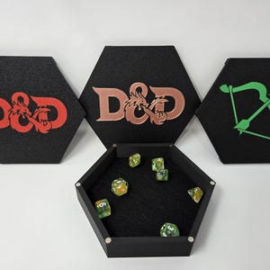 マグネット蓋付きパーソナライズトラベルダイストレイ | カスタムDnDダイスホルダー | RPGゲーム、MTG用のポータブルローリングトレイ