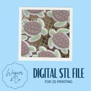 Puede incluir: Una colección de galletas con forma de tortuga marina con caparazones de color marrón claro con un patrón hexagonal y aletas y cabezas de color verde claro. El texto Wagner & Co DIGITAL STL FILE FOR 3D PRINTING aparece bajo la imagen.