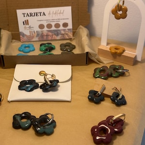 Pendientes en arcilla polimérica cortos