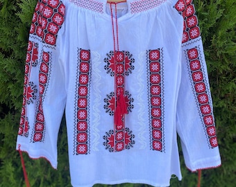Traditional Romanian Blouse – Handmade Red & Black Embroidered Peasant Top – Folk Linen Shirt for Women