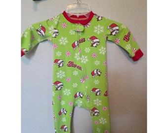 Buc-ee's Infant Christmas Green Peppermint Pajamas Baby Holiday Sleeper