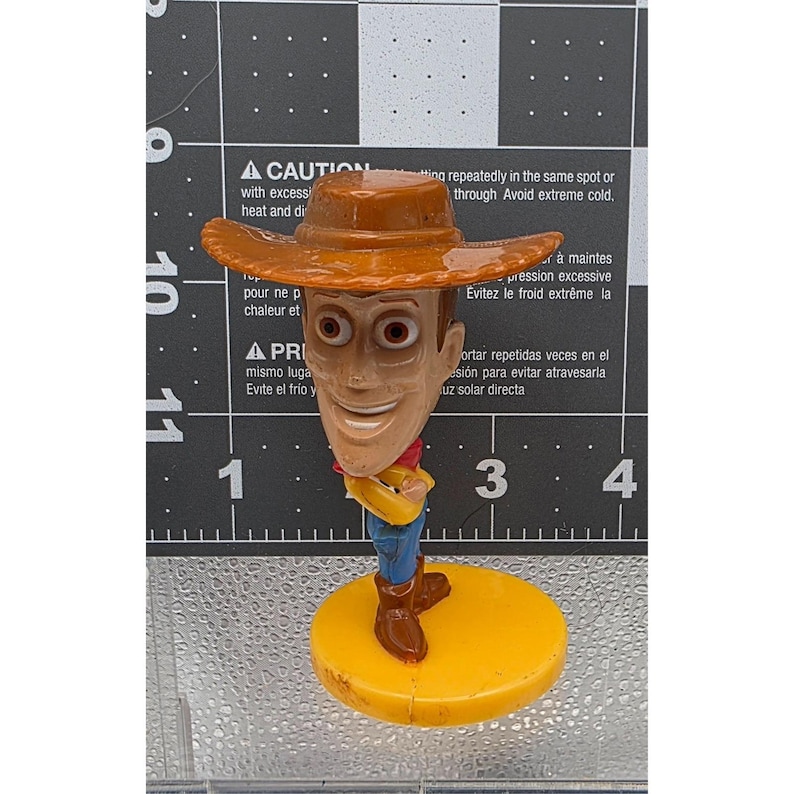 Disney Toy Story WOODY Bobblehead mini pvc-figuurtje gele basis zeldzaam cowboyspeelgoed afbeelding 1