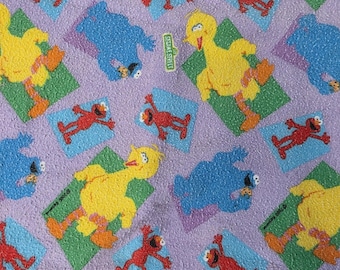 Manta de bebé vintage morada de Barrio Sésamo con Big Bird, Elmo y el Monstruo de las Galletas