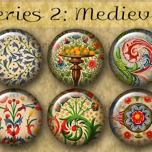 Może przedstawiać: Sześć okrągłych, ozdobnych płytek z motywem kwiatowym w stylu średniowiecznym. Płytki prezentują skomplikowane wzory kwiatów, liści i winorośli w odcieniach czerwieni, błękitu, zieleni, żółci i bieli.