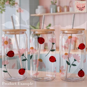 Nyckelpigor och prästkragar Glasburk för inslagning Blommor Sommarträdgård Prästkragebuggar Vår UVDTF Sublimering Transparent