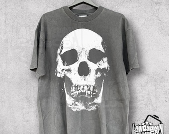 Y2K-skjorta med dödskalle, vintage-t-shirt med 2000-talsstil och grafisk skalle, edgy grunge-t-shirt, retroskjorta i bekväma färger, trendig streetwear-topp
