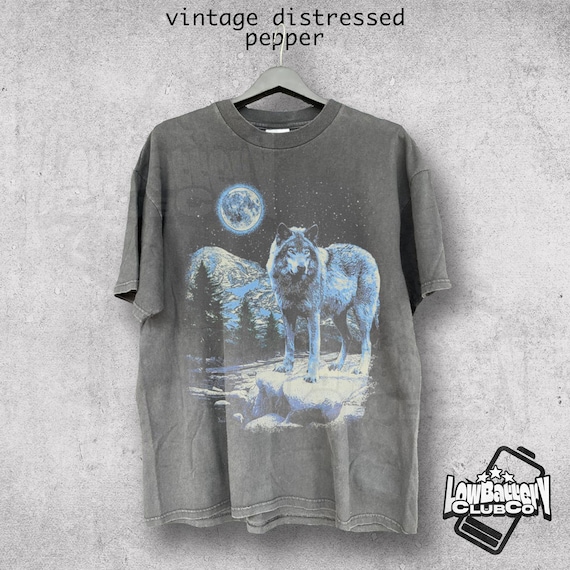 Vintage Wolf Shirt, 90s Grunge Animal Graphic Tee, Retro Howling Wolf T-Shirt, Comfort Colors Outdoor Aesthetic, Wild Nature Streetwear