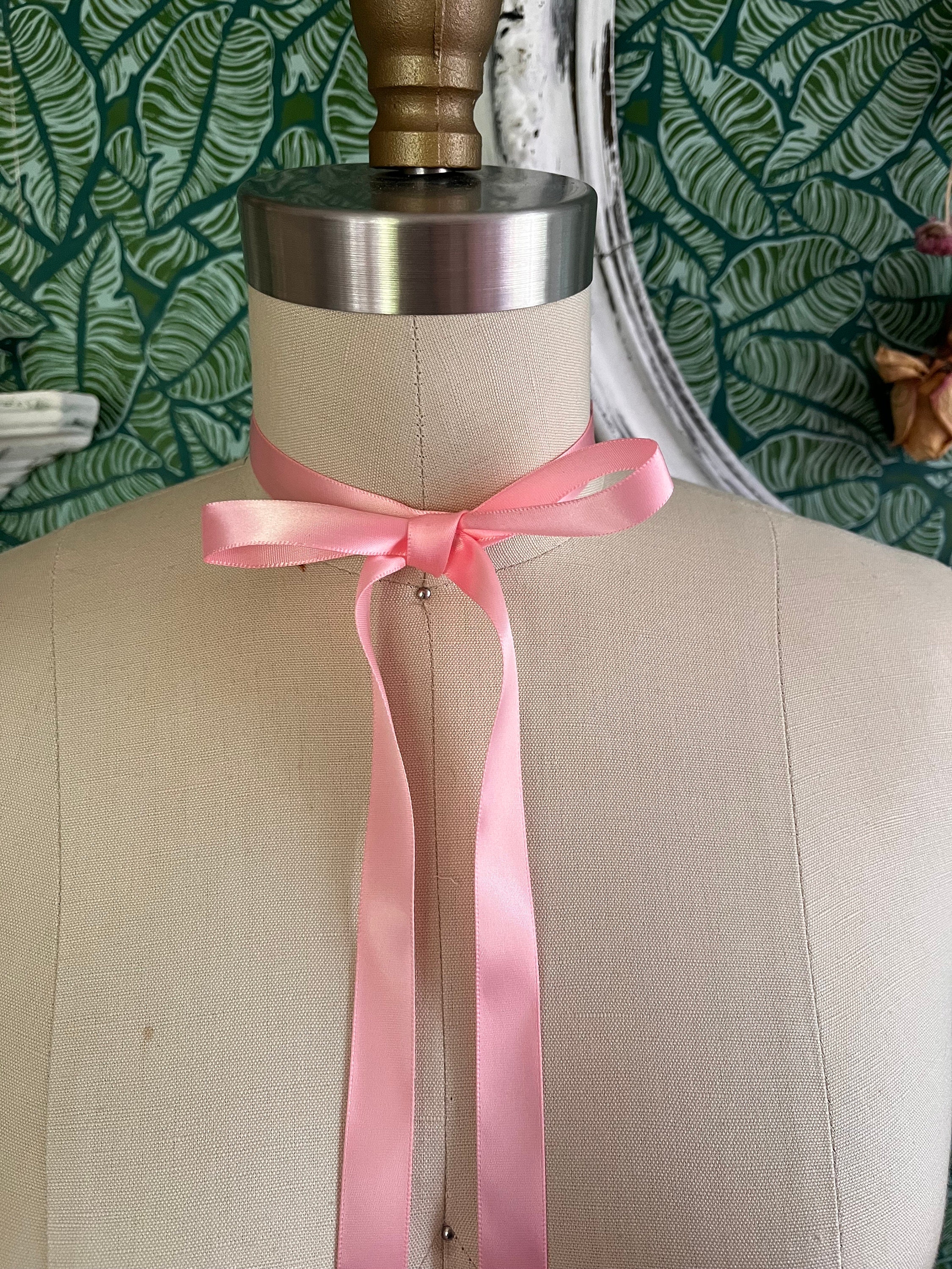 PEONY CHOKER