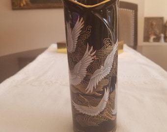 Jarrón antiguo de porcelana negra Shibata de Japón – Grullas voladoras con detalles dorados – Decoración oriental de los años 70