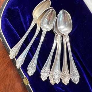 PLAZA HOTEL SILVER Set of 8 Silver Plate Demitasse Spoons Plaza New York