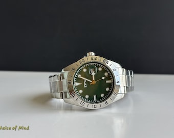 Stylist watch for men with stainless steel band with calender feature