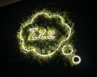LED Neon Sweet Dreams Sign with Moss Background 80x80cm – Dreamy Wall Light for Bedroom, Sleepy Decor, Night Light Gift