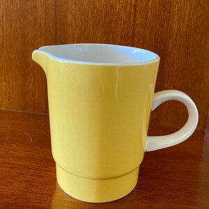 Mikasa DeLuxe Oven to Table D-9300 Creamer in Yellow