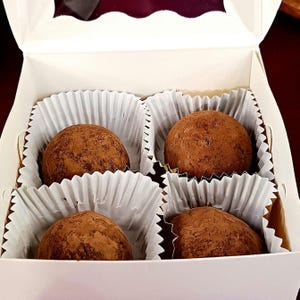 4 piece truffle box. Artisan Organic Chocolate Truffles, sweetened with Medjool dates (no sugar), gourmet, raw, vegan.