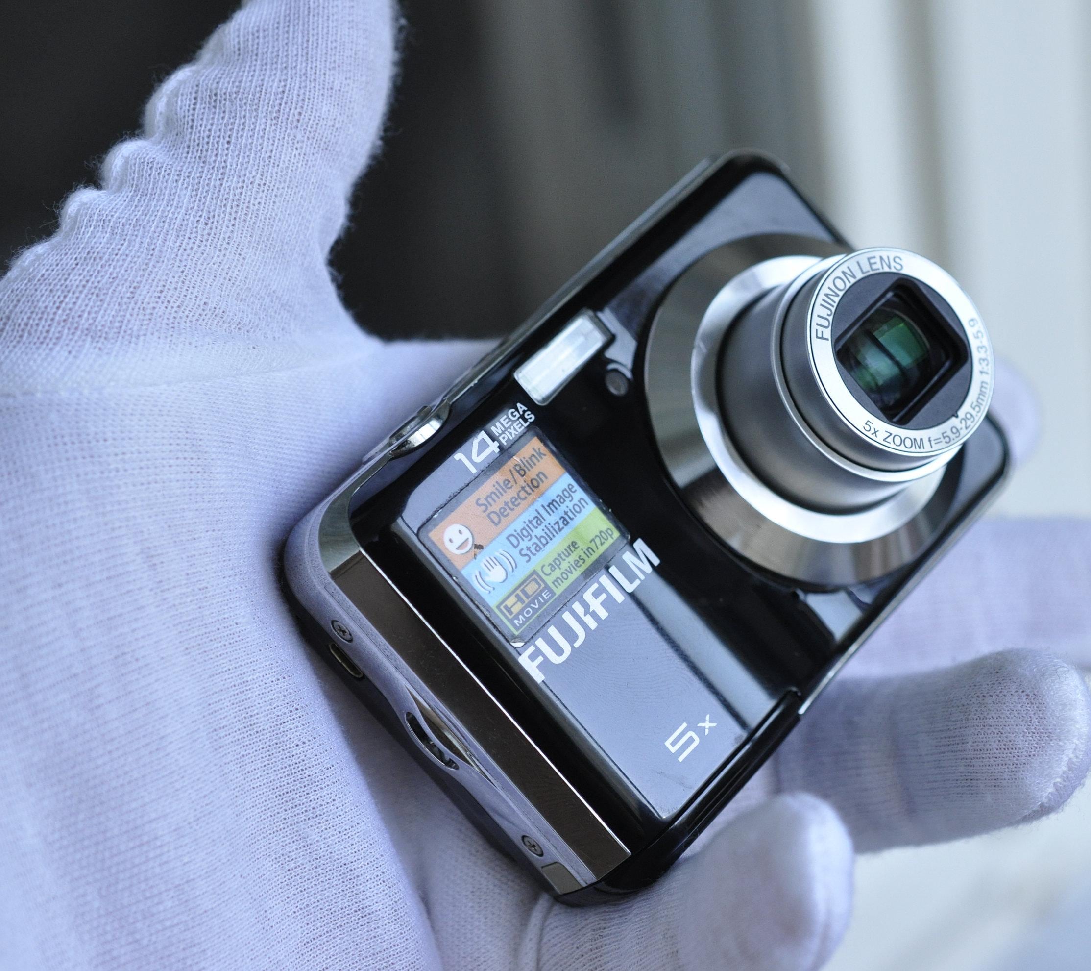 FUJIFILM FINEPIX AX300 14MP 5x Zoom Digital Camera