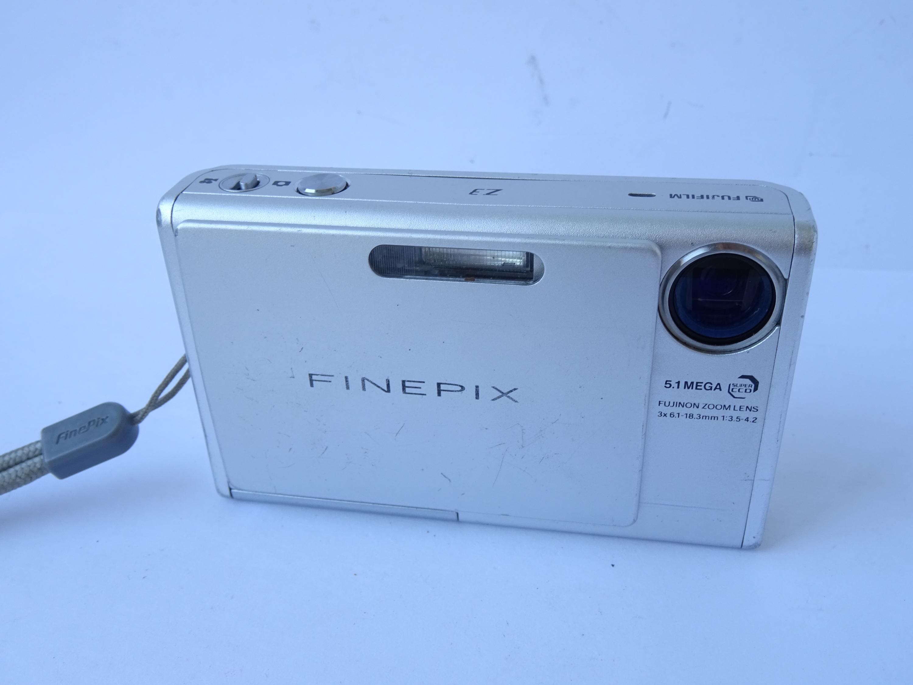 FUJIFILM FINEPIX Ｚ fujifilm-finepixz100fd_1.jpg