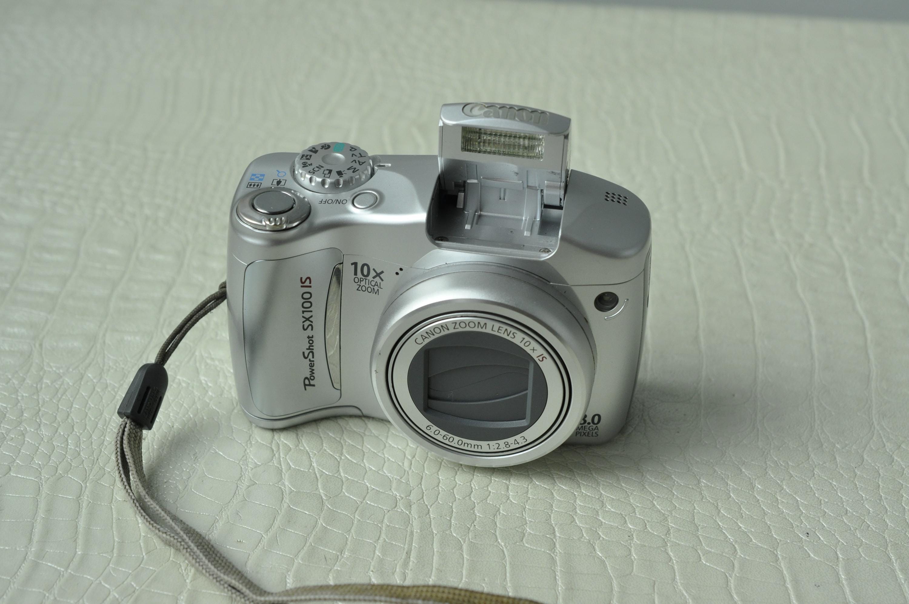 Canon Powershot SX100 IS 8.0MP Digital Camera - SILVER Canon Powershot SX100 IS 8.0MP Digital Camera - SILVER