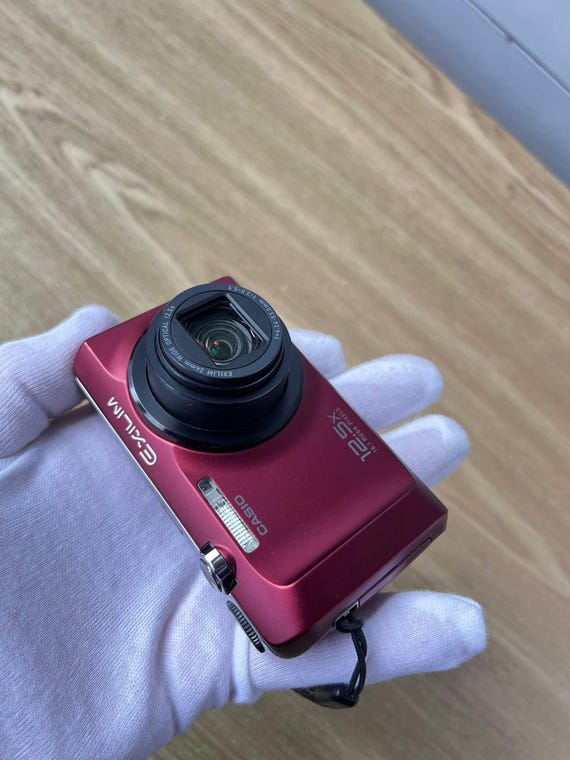 カシオ EXILIM EX-H30 16.1MP デジタル一眼レフカメラ HD 24mm