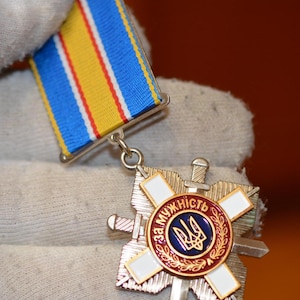 Medal cross for courage order of award