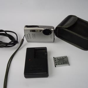 Olympus Tough TG-3005 12.0MP Compact Digital Camera Silver Waterproof Tested