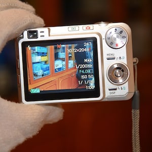 Casio Exilim Zoom EX-Z750 7,2MP Digitalkamera Silber W / Box Funktioniert Große SD-Karte