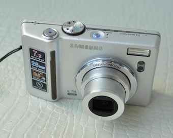 Canon IXY DIGITAL 900IS Compact Digital Camera With Battery
