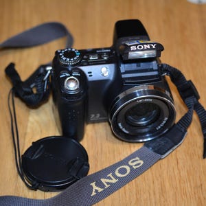 Sony Cyber Shot DSC-H5 7.2 MP Digital Camera Bundle Memory Stick TESTED
