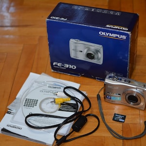 Olympus FE-310 8.0MP 5X Optical Zoom Vintage Digital Camera Silver Memor Сard