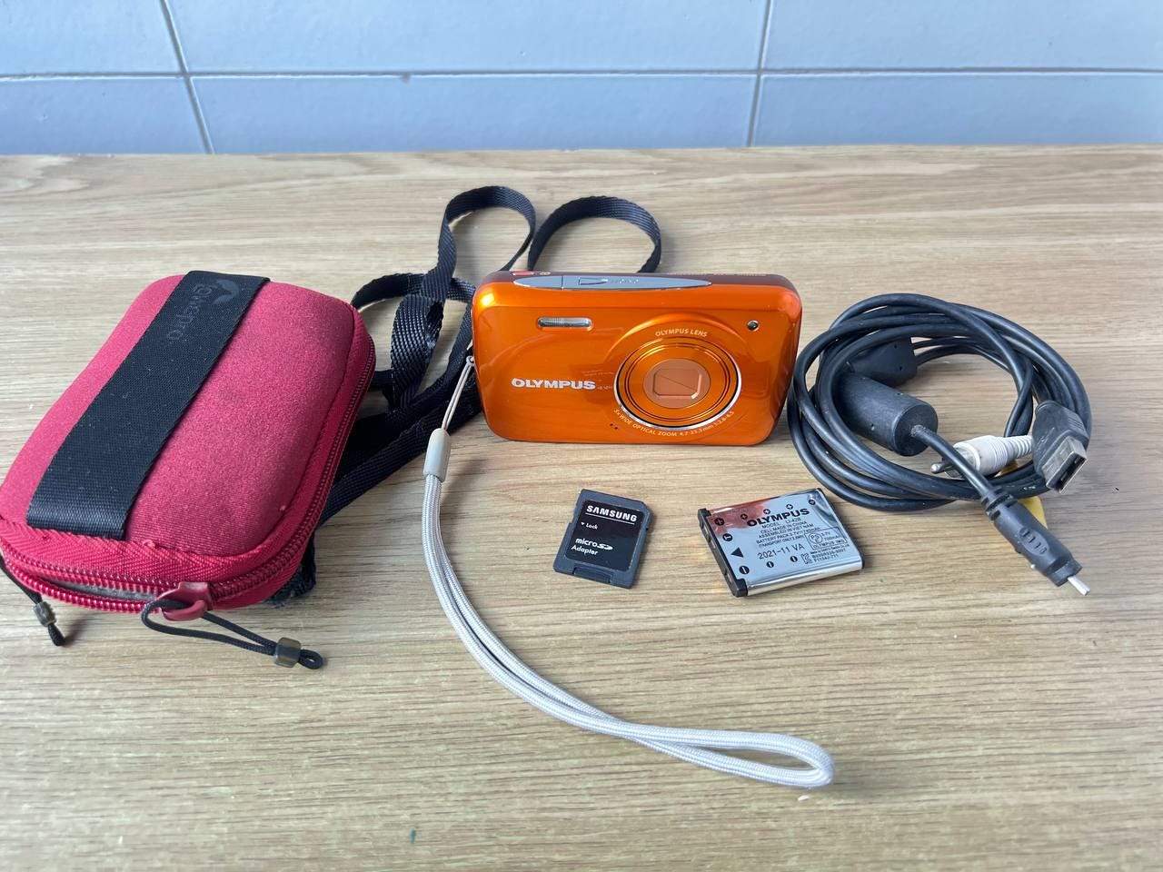OLYMPUS VH-210 Compact Digital Camera 14.0MP Orange Tested Working