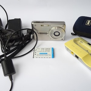 Vintage Casio Compact Digital Camera Exilim EX-S100 3.2MP 2.8 Optical Zoom japan
