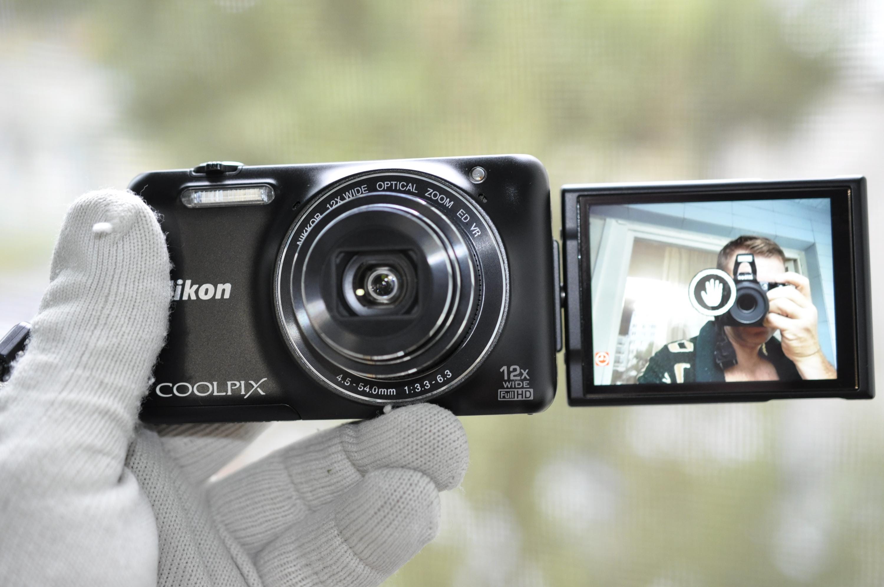 Nikon Coolpix S6600 Flip Screen Digital Camera Compact 16.0 Nikon Coolpix S6600 Flip Screen Digital Camera Compact 16.0