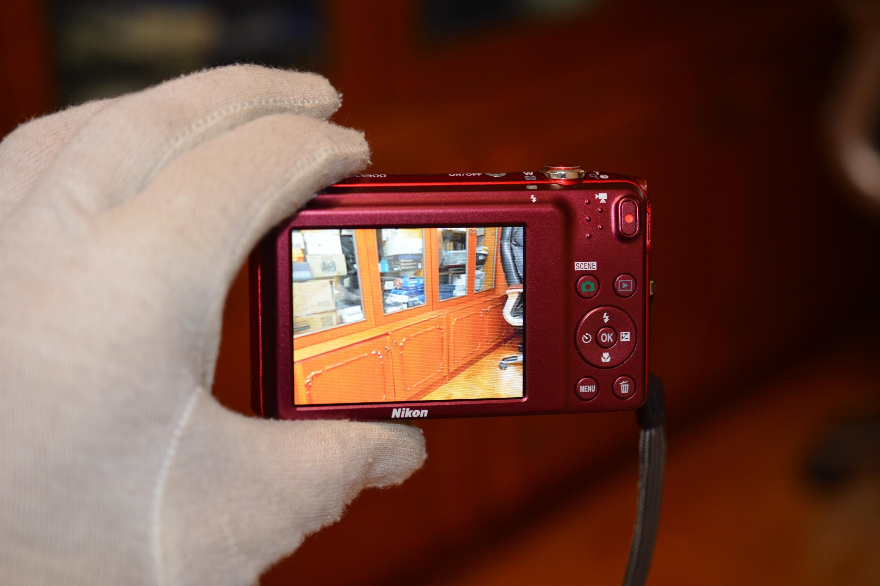 Nikon COOLPIX S3500 Red 20.0MP Compact Digital Camera Japan