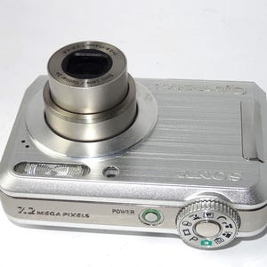 Appareil photo numérique Sony Cyber-shot DSC-S700 7,2 Mpx avec zoom optique 3X - Carte Sd 1 Go