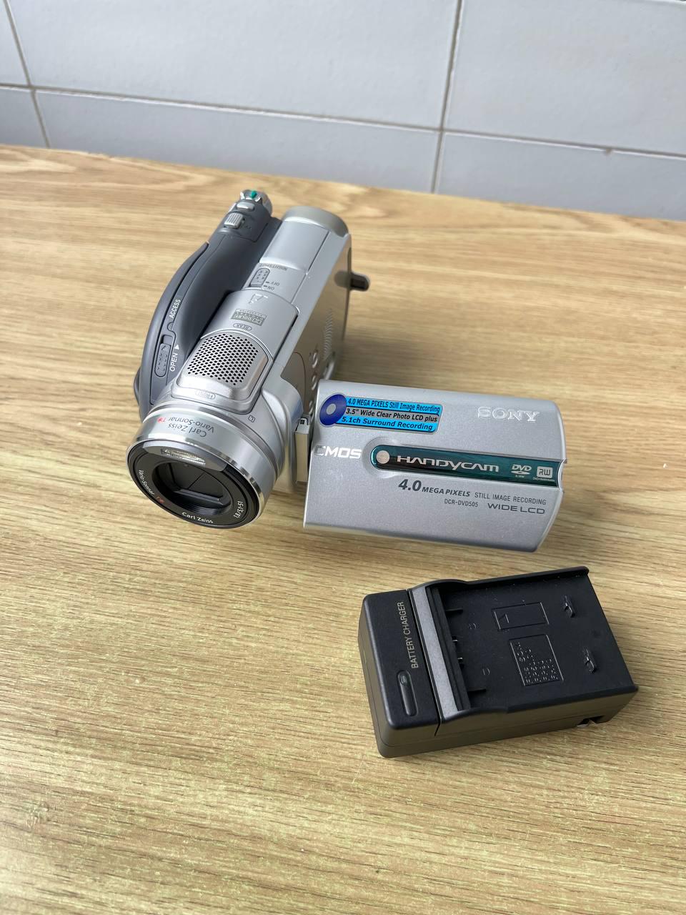 ソニー ハンディカム DCR-DVD505 ビデオカメラ 中古 動作確認済み