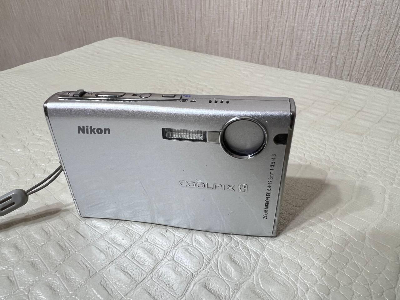 Nikon COOLPIX S9 6.1MP Digital Camera Silver 3x Retro Digicam
