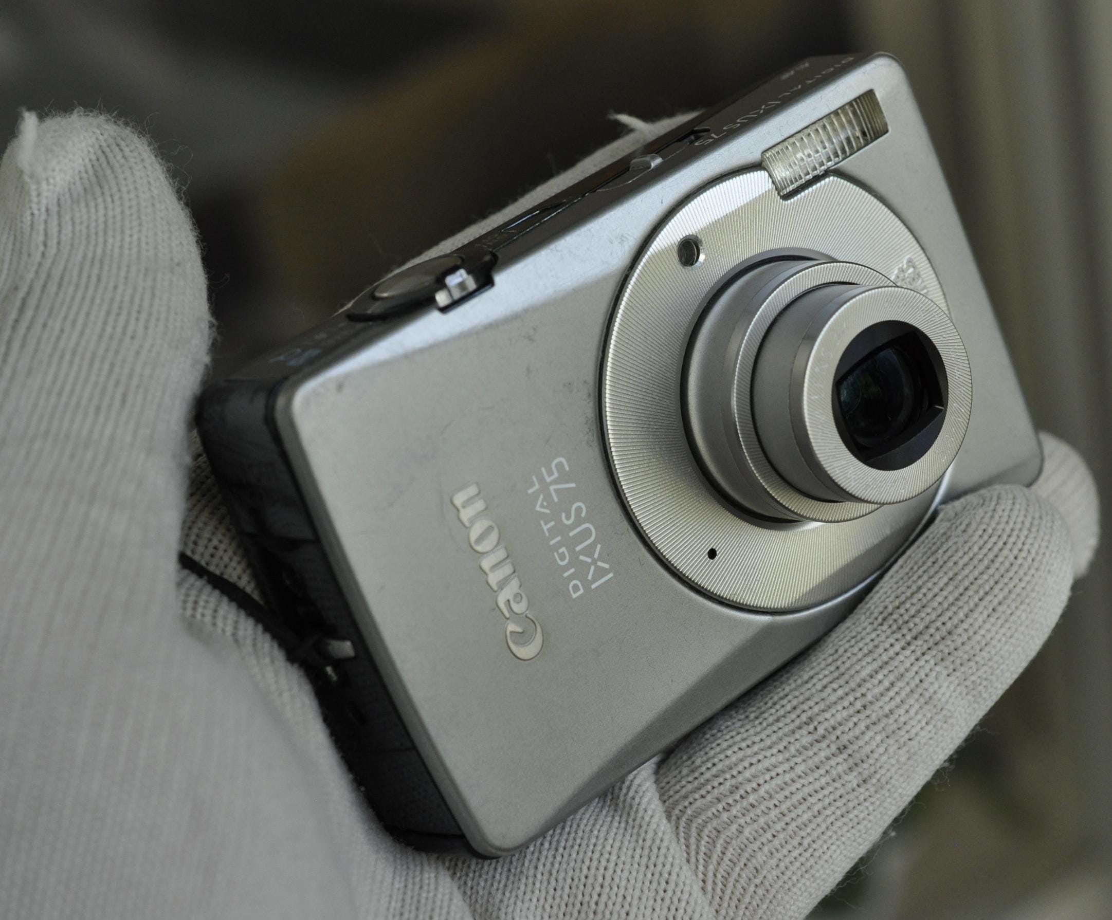Canon Digital IXUS 75 7.1MP CCD Sensor Compact Digital Canon Digital IXUS 75 7.1MP CCD Sensor Compact Digital