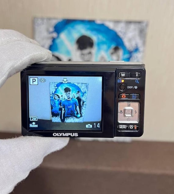 Olympus FE-4000 12.0MP Digital Camera W/ Battery & Charger Works