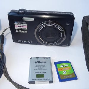 Appareil photo numérique Nikon Coolpix S5200 16 MP WiFi - Chargeur, batterie et carte SD de 2 Go