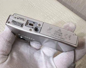 Nikon COOLPIX S9 6.1MP Digital Camera Silver 3x Retro Digicam