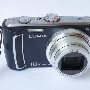 Panasonic LUMIX DMC-TZ4 8.1MP Compact Leica Lens Digital Camera