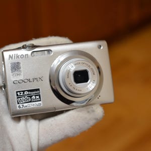 Appareil photo numérique Nikon Coolpix S3000 12,0 MP, argent testé + carte SD 8 Go