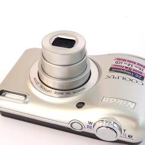 Digitalkamera Bikon Coolpix L28 silber 20.1MP + SD-Karte