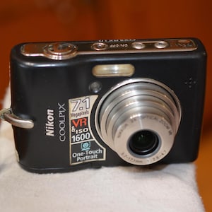 black Nikon Coolpix L12 7.1MP Digital Camera TESTED Working