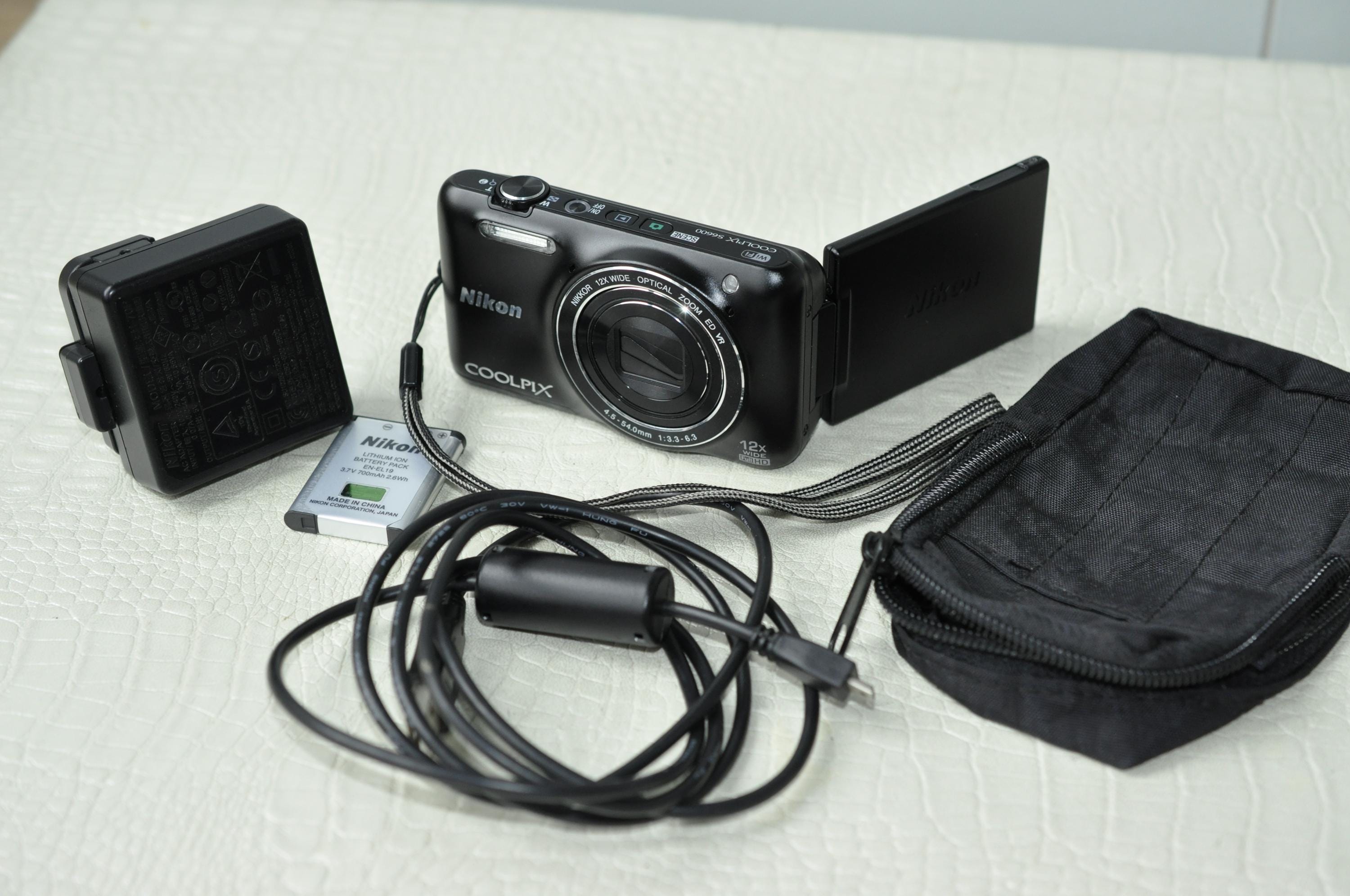 Nikon Coolpix S6600 Flip Screen Digital Camera Compact 16.0 Nikon Coolpix S6600 Flip Screen Digital Camera Compact 16.0