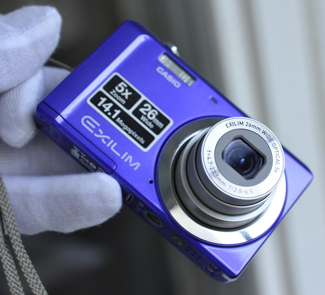 CASIO Digital Camera Model number: EX-Z880 Used in Japan